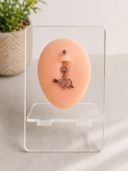 Piercing Nombril AMÉLIA Double Coeur avec Flèche en Acier Chirurgical 316L – Strass Scintillants