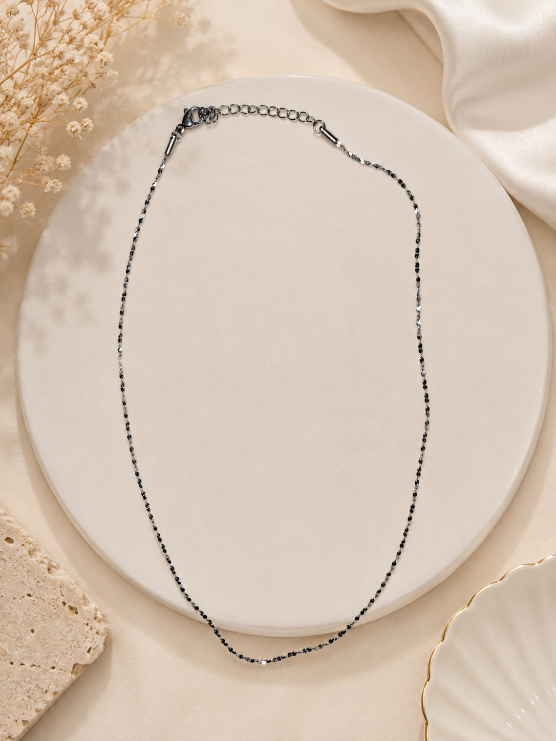 Collier Chaîne simple fine détails